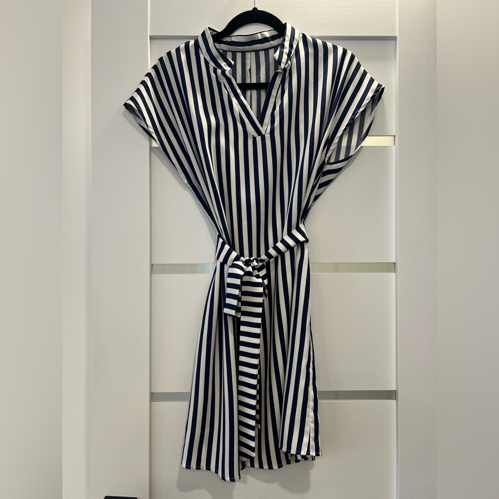 Bundle of 2 SHEIN Dresses Size L Navy Blue & Striped V-Neck Casual - Picture 5 of 6